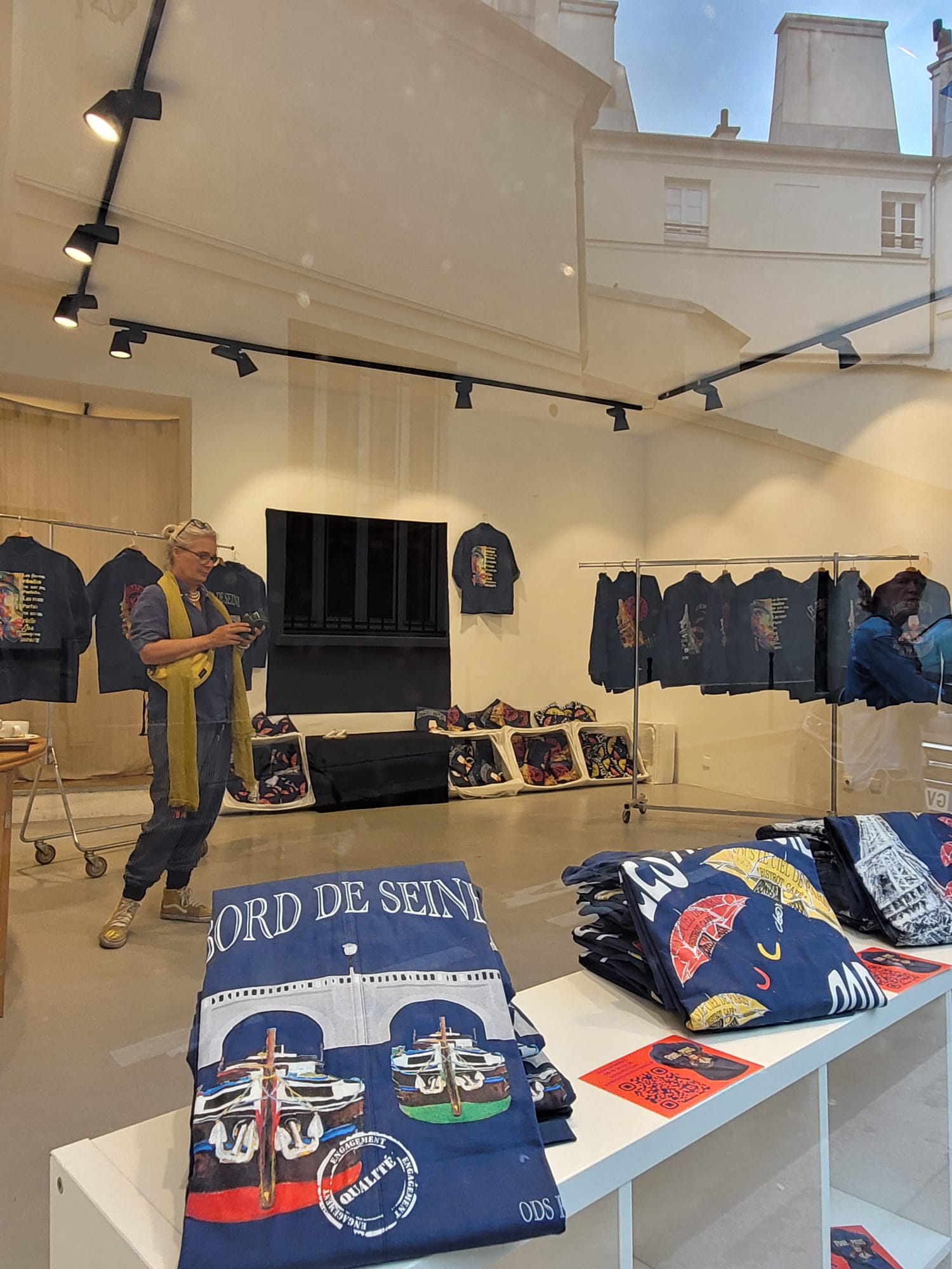 Exposition galerie Paris bleus de Chine ODS collection vêtements