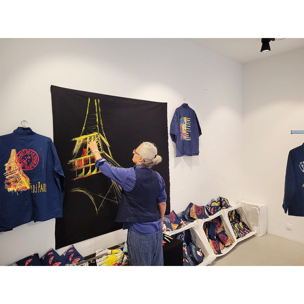 Artiste Ondine en train de peindre tour Eiffel Paris création ODS